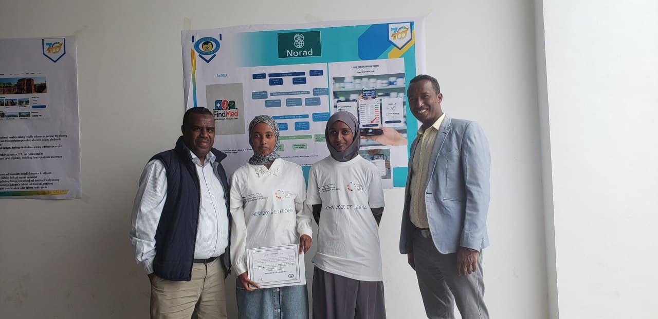 MAA members receiving an award for FindMed and ToHospi